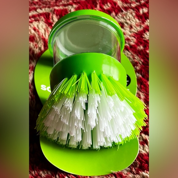 SOAP DISPENSING CLEANING BRUSH - Picture 3 of 3